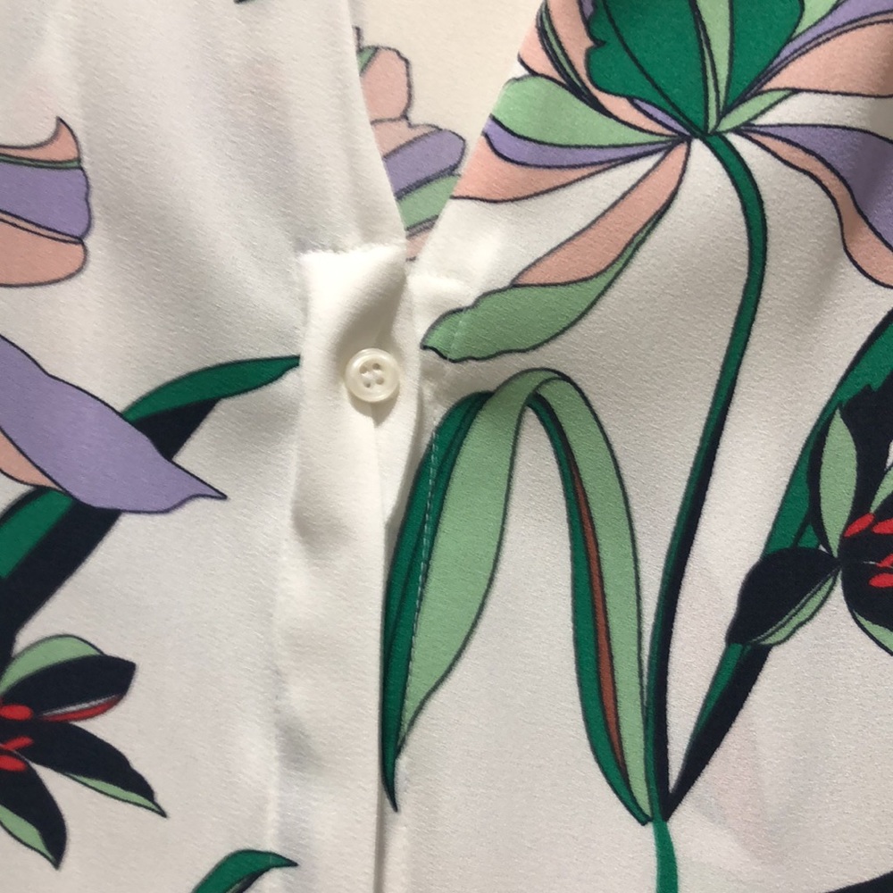 Halogen spring blouse.  Beautiful print and colors - Picture 5 of 6